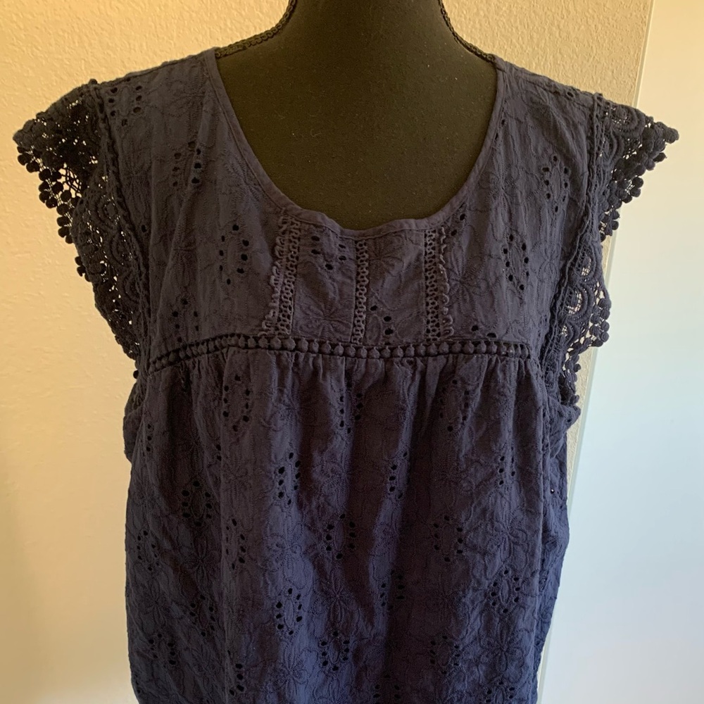 Knox Rose eyelet blouse size XXL. Shell is 100% cotton lining is recycled polyes